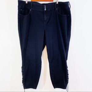 Torrid black lace up detail jegging capri jeans